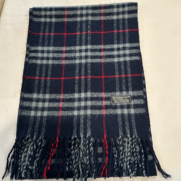 Authentic Burberry lambswool scarf - Picture 2 of 6